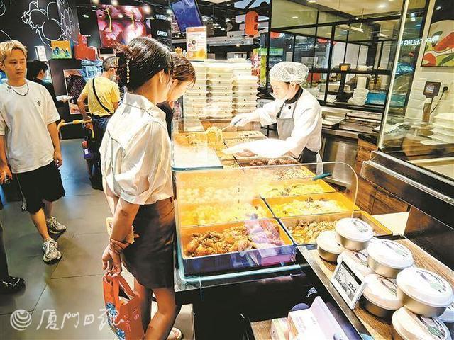 超市刮起食堂风 上班族新宠，便捷卫生双赢